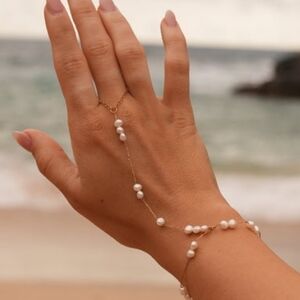 Louise Carter Pearl Handchain New
